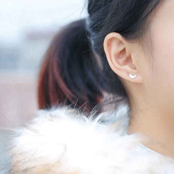 NEW!💙💎💛GOLDEN⭐️STAR🌙MOON STUDS!💛💎💙ADORABLE! - Picture 6 of 8